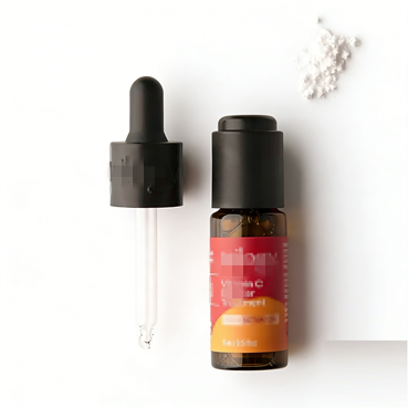 dual chamber serum bottle separating pure Vitamin C and hydrating base for on-demand mixing
